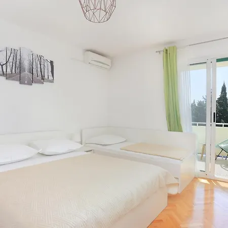 Apartment By The Sea - 13222