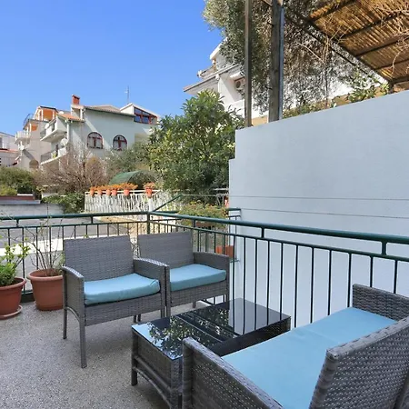 By The Sea - 13222 Makarska