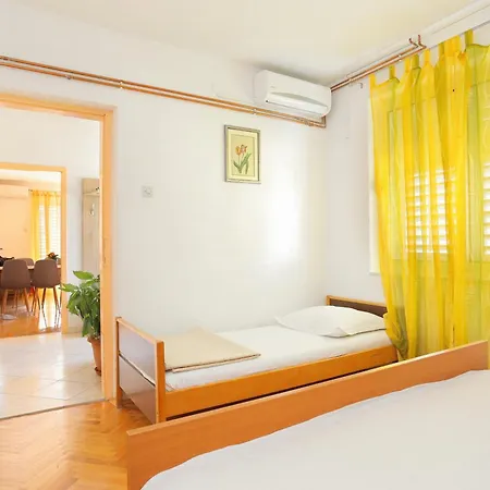 Apartment By The Sea - 13222