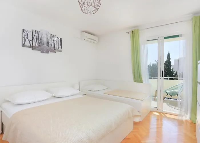 Apartment By The Sea - 13222