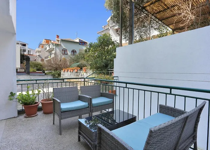 By The Sea - 13222 Makarska